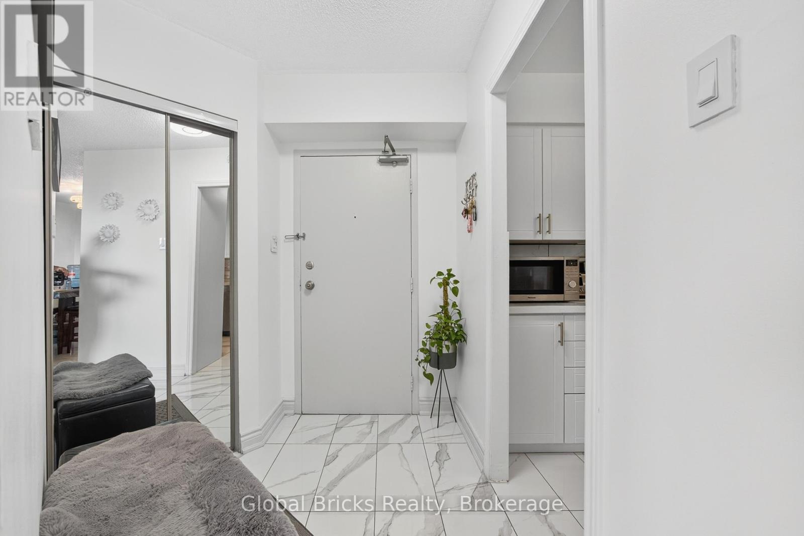1904- 380 Dixon Road, Toronto, ON photo 10