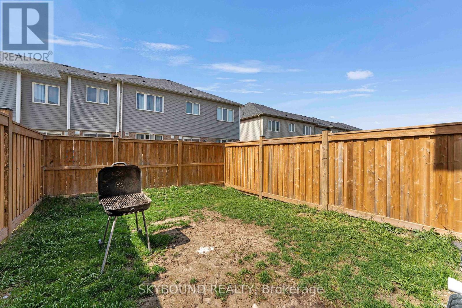 70 MUNRO CIRCLE - 16