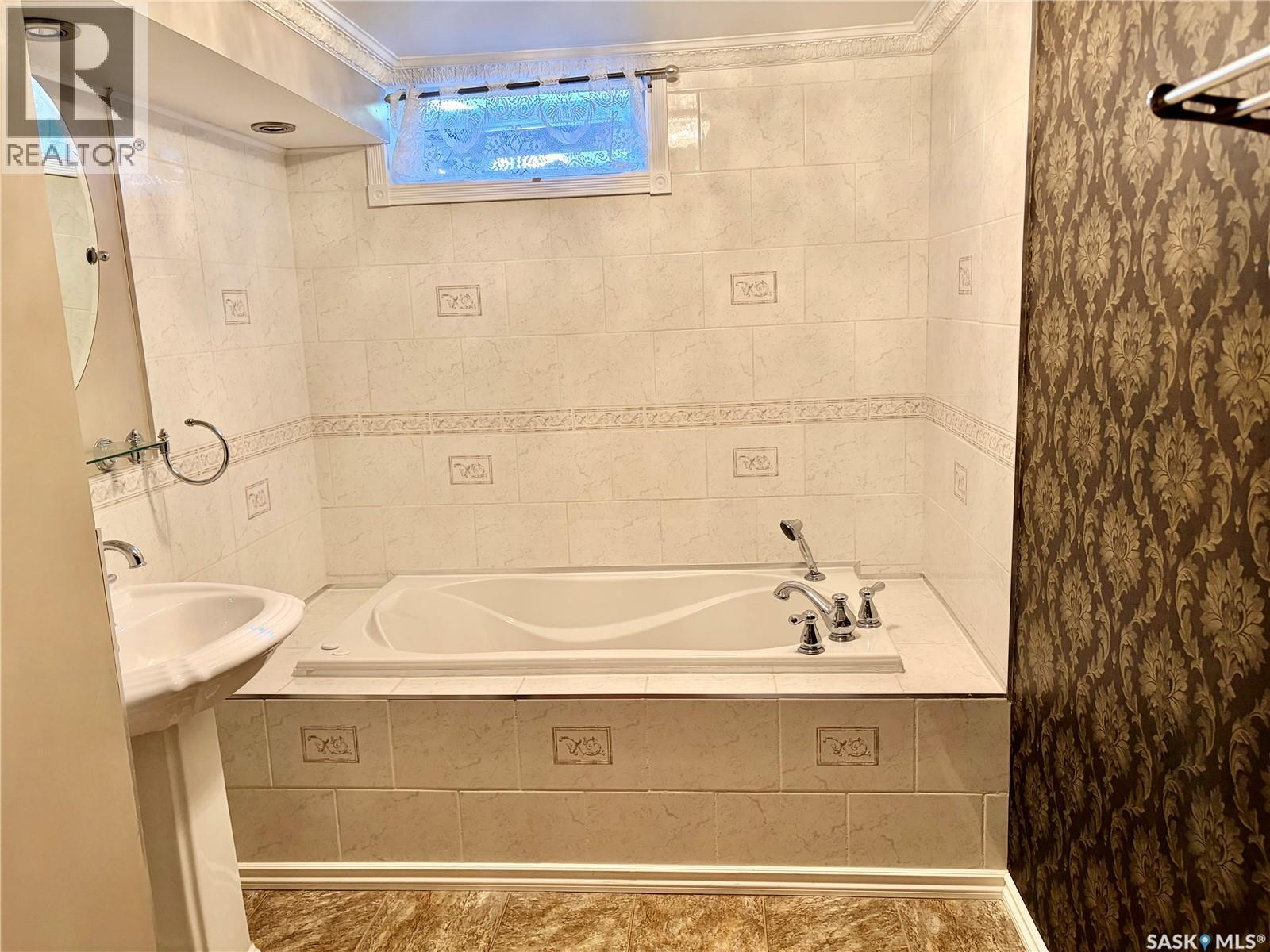 445 WINNIPEG AVENUE S - Image 33