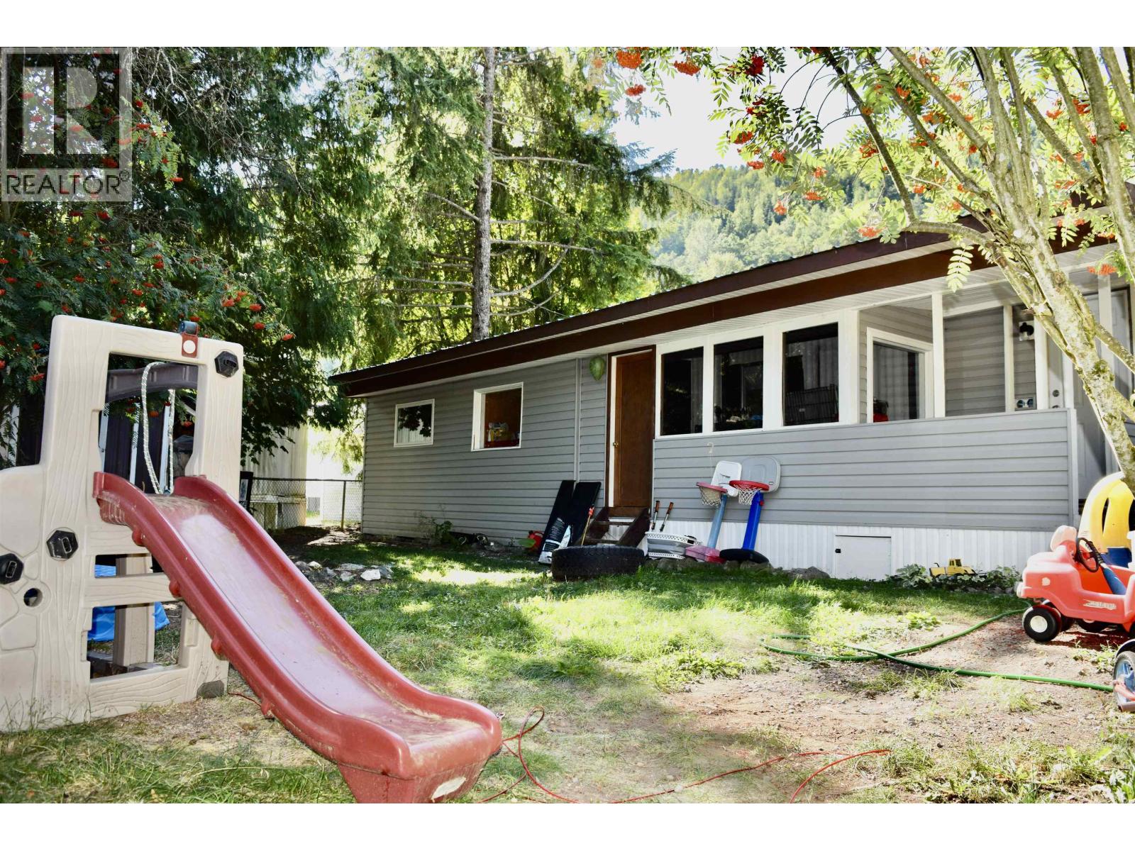 #26 4619 LOWRIE AVENUE - Image 13