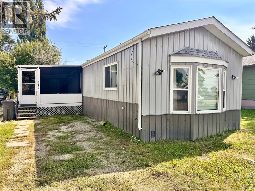 613 Iris Street - 2
