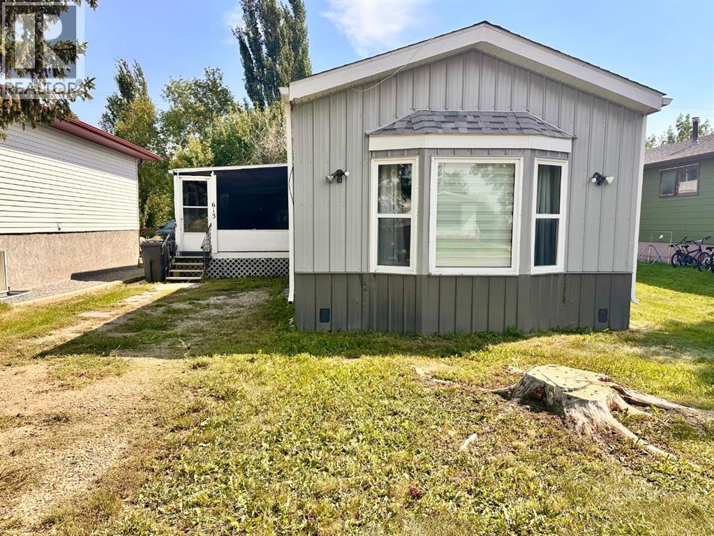 613 Iris Street - 1