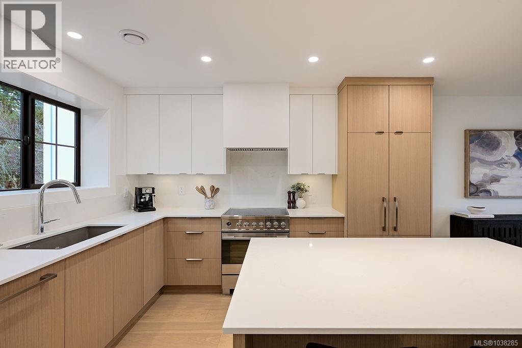 #3 2268 Bowker Ave - 16