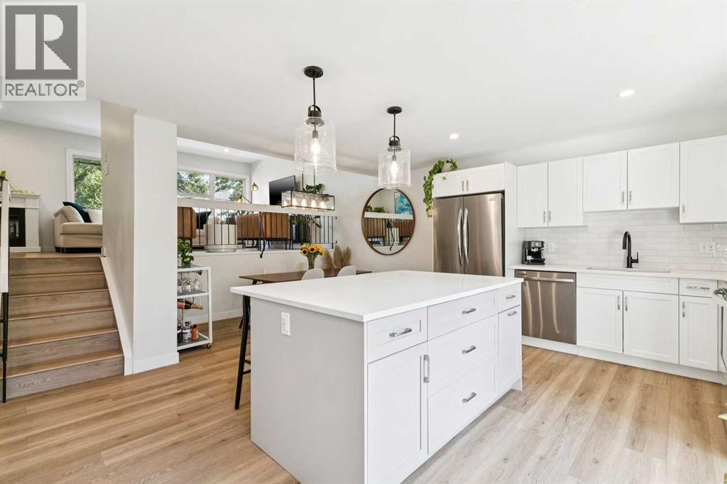 16 Brae Glen Court SW, Braeside, Calgary photo 4