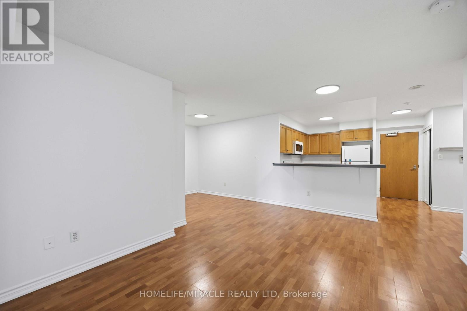 #1010 7 LORRAINE DRIVE - 19