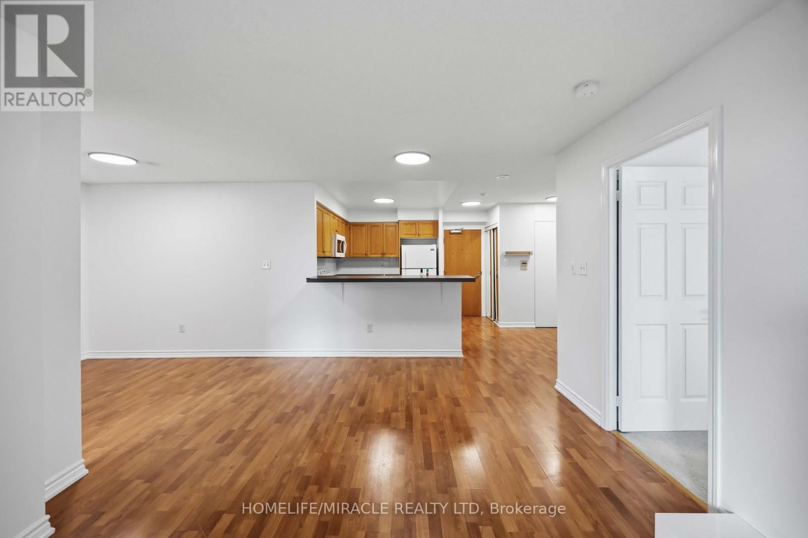 #1010 7 LORRAINE DRIVE - 25