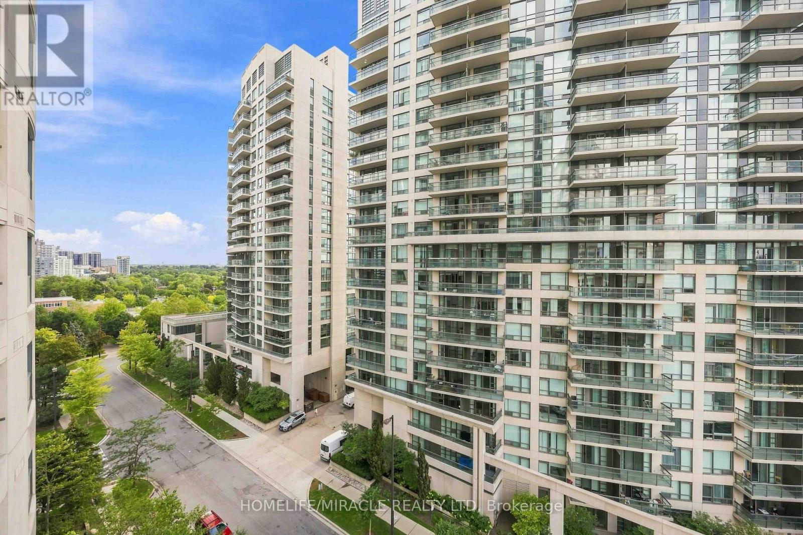 #1010 7 LORRAINE DRIVE - 32