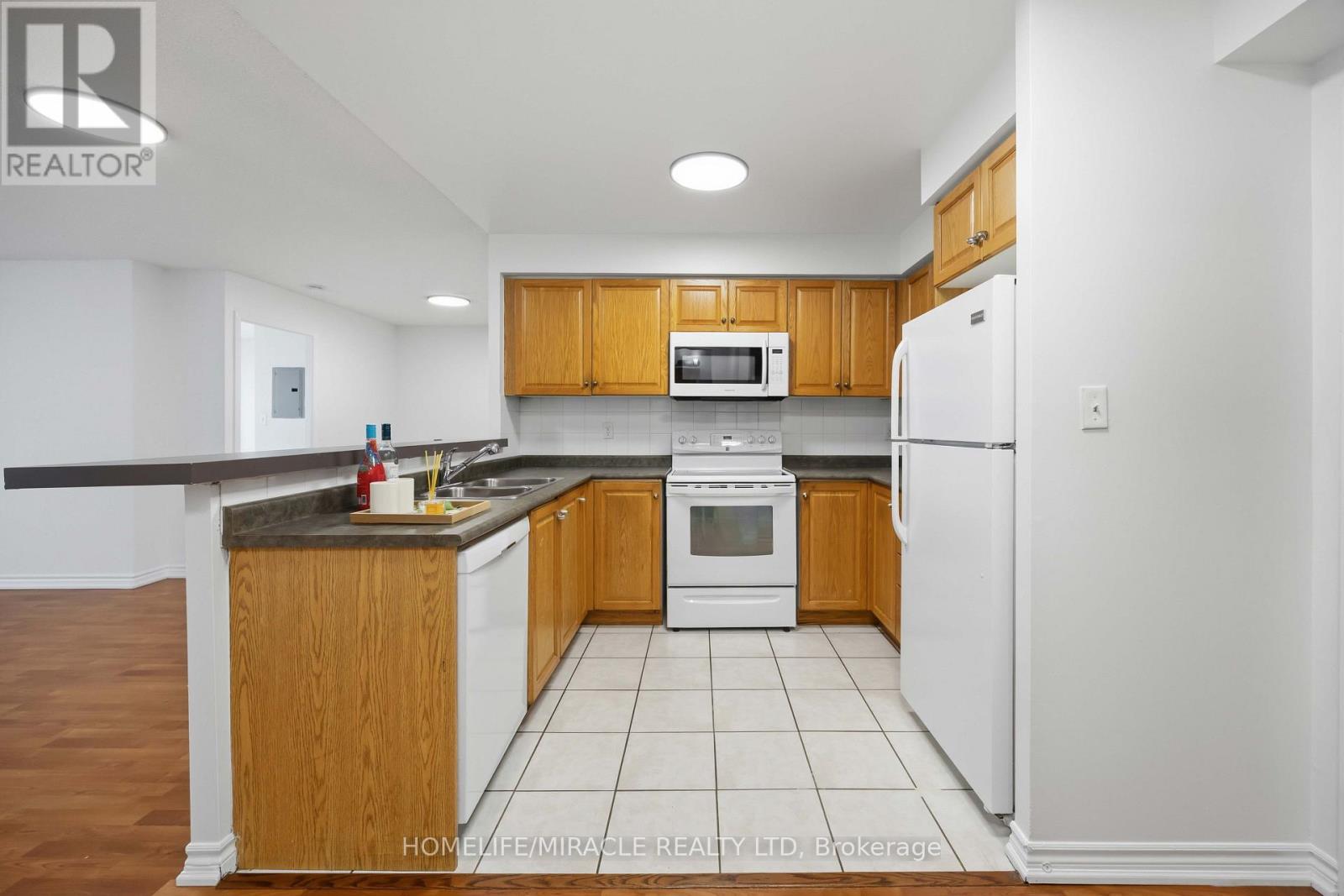 #1010 7 LORRAINE DRIVE - 8