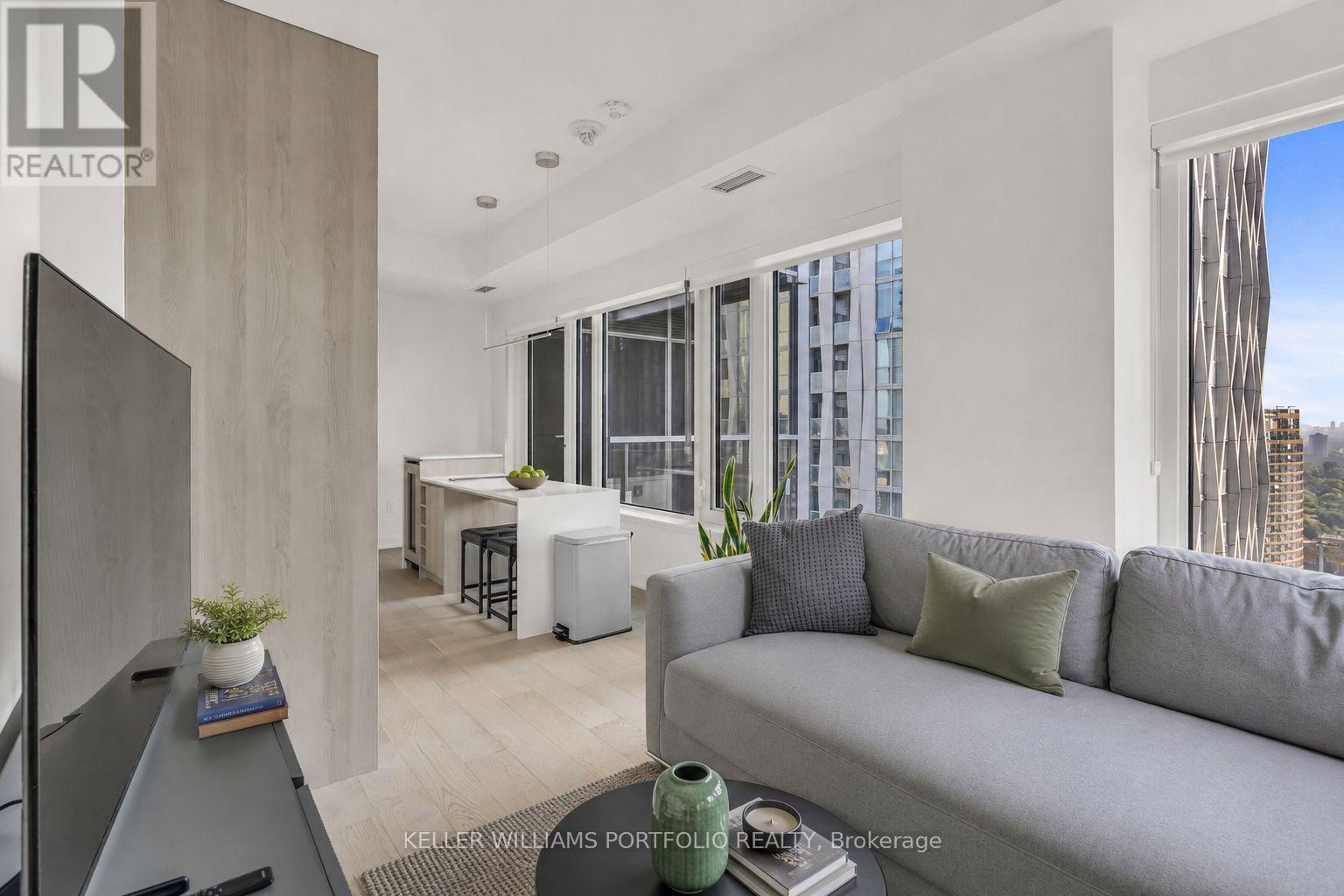 Photo of 11 Yorkville Avenue