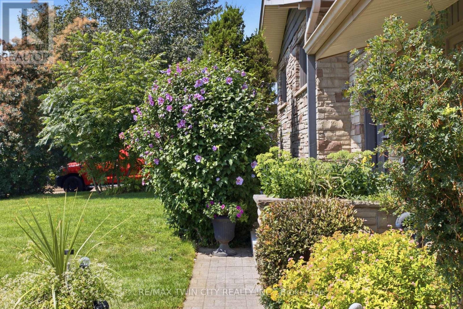 28 ALICE CRESCENT - 30