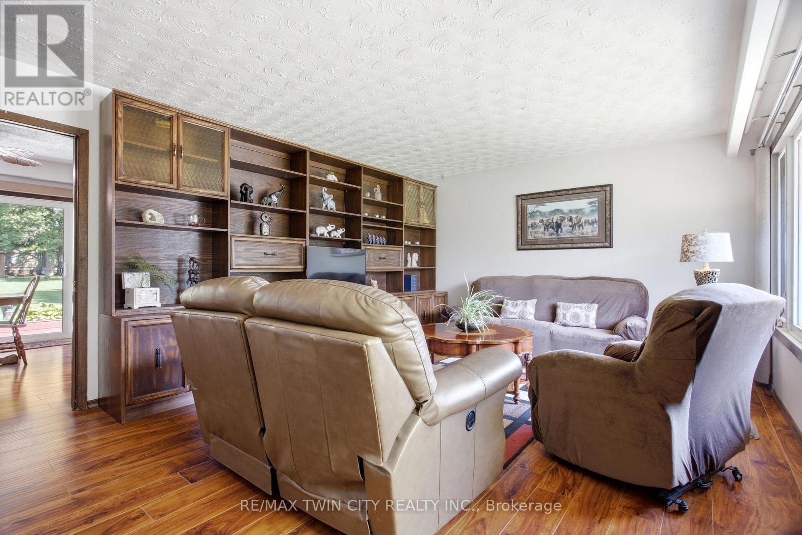 28 ALICE CRESCENT - 6