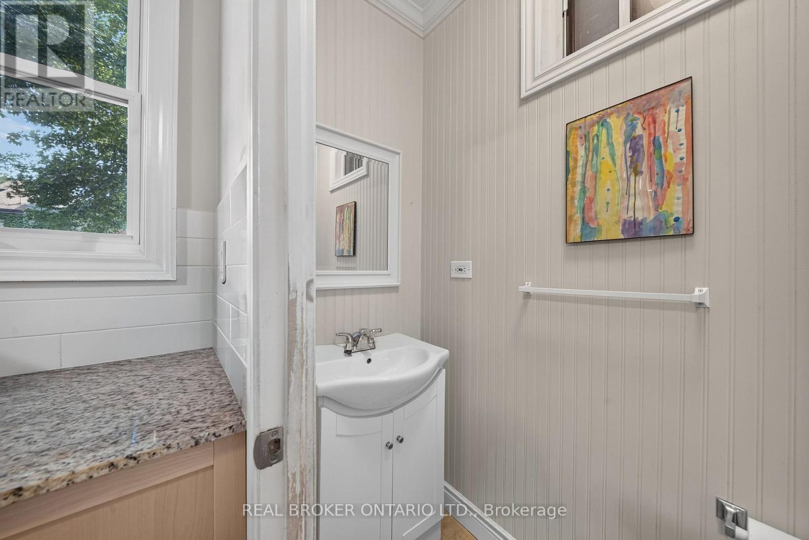 109 GLADSTONE AVENUE - 13