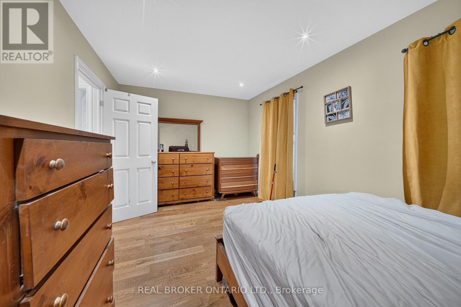 109 GLADSTONE AVENUE - 16