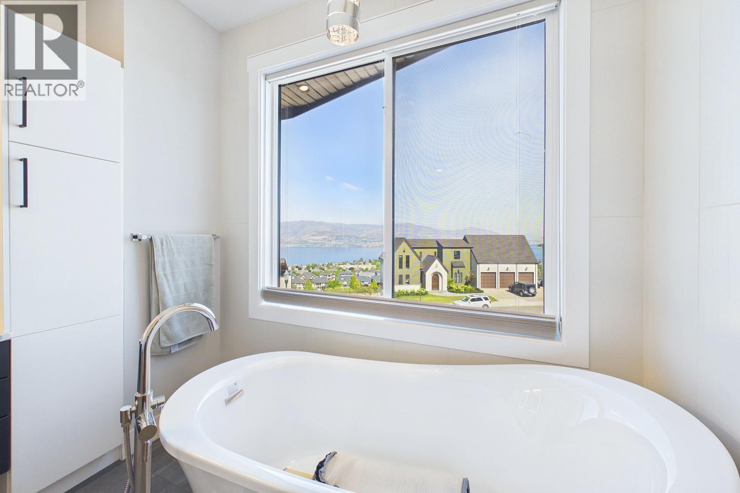 439 Redtail Court, Kelowna