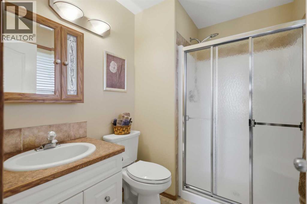 Listing photo – 5406 64A Street Close, Ponoka