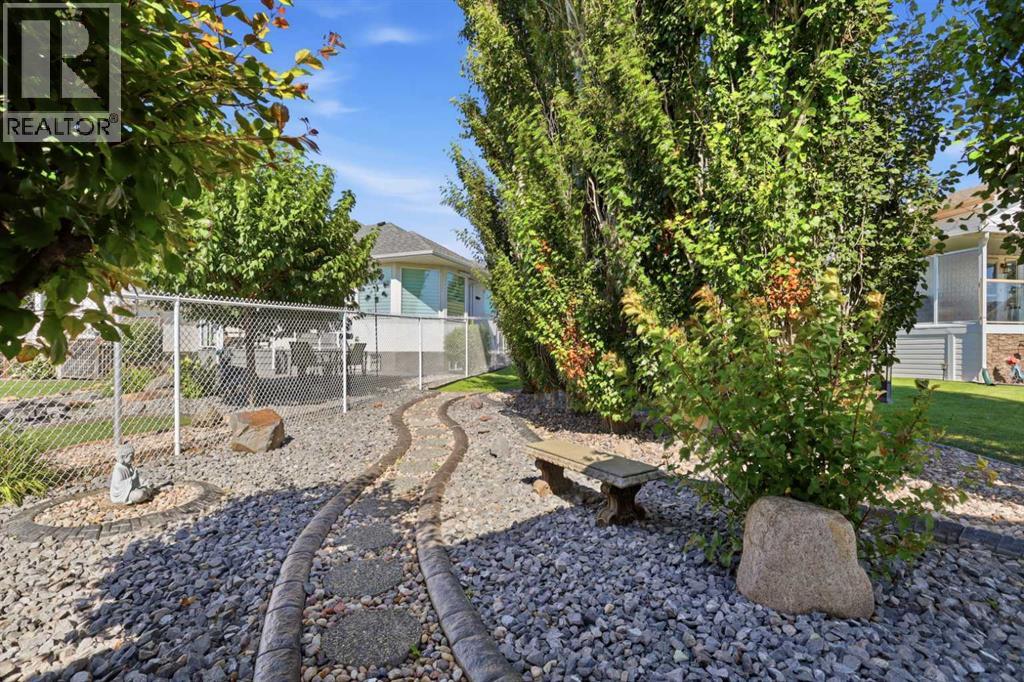 Listing photo – 5406 64A Street Close, Ponoka