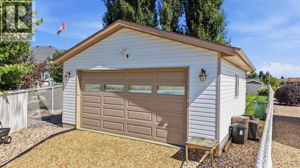 Listing photo – 5406 64A Street Close, Ponoka