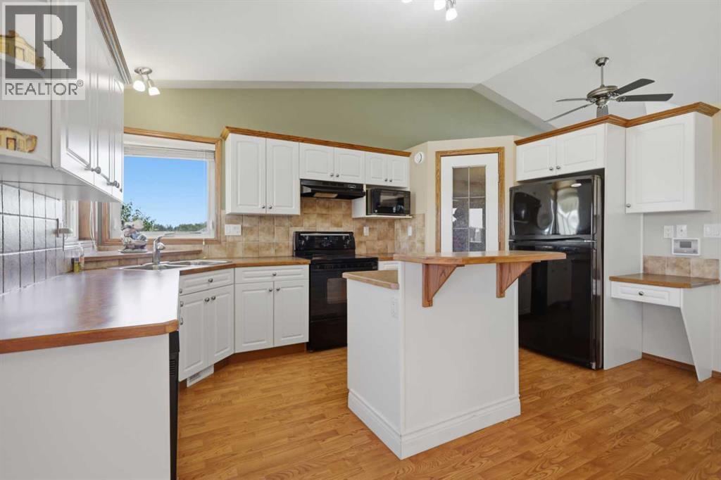 Listing photo – 5406 64A Street Close, Ponoka