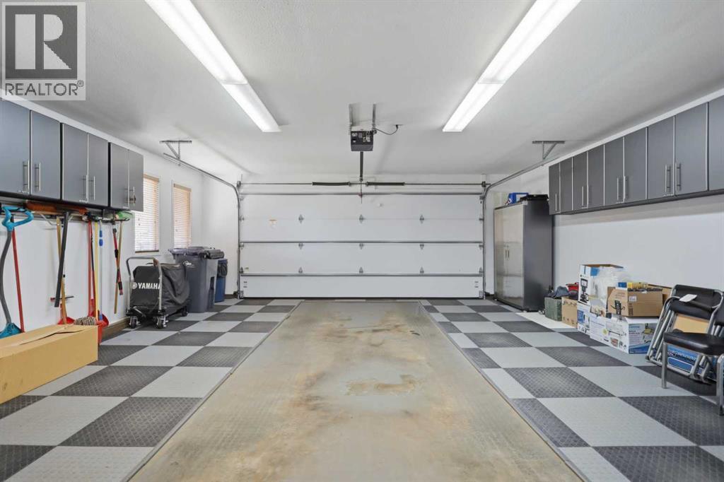 Listing photo – 5406 64A Street Close, Ponoka