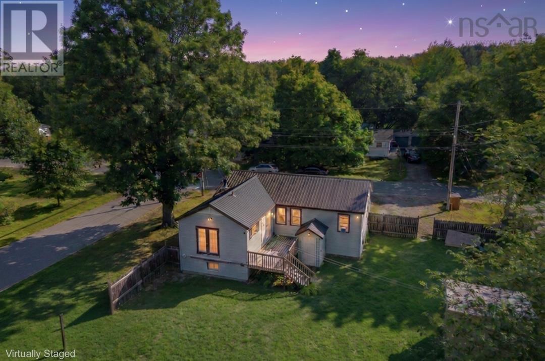 1119 Neily Crescent - 1
