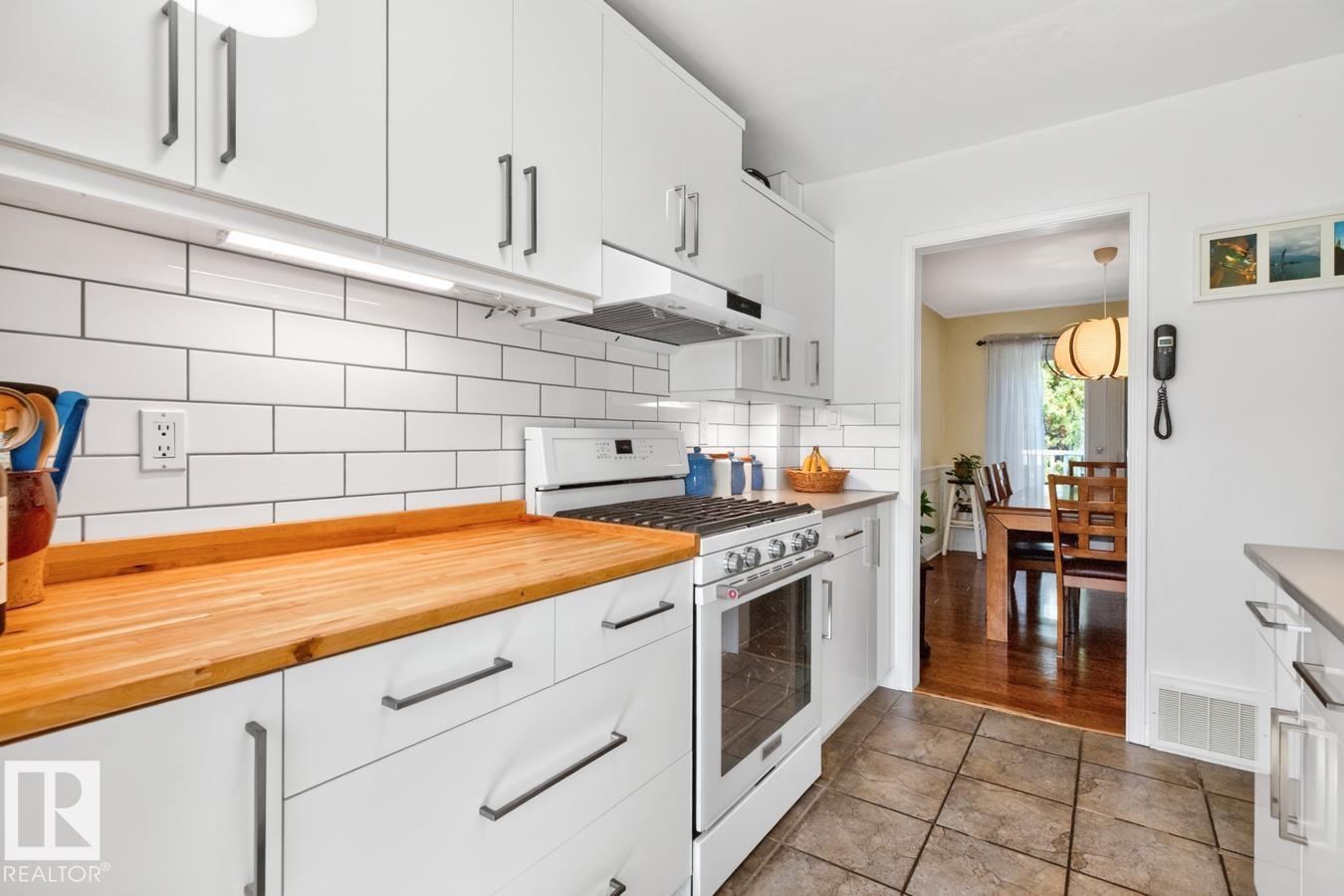 8523 84 AV NW - 19