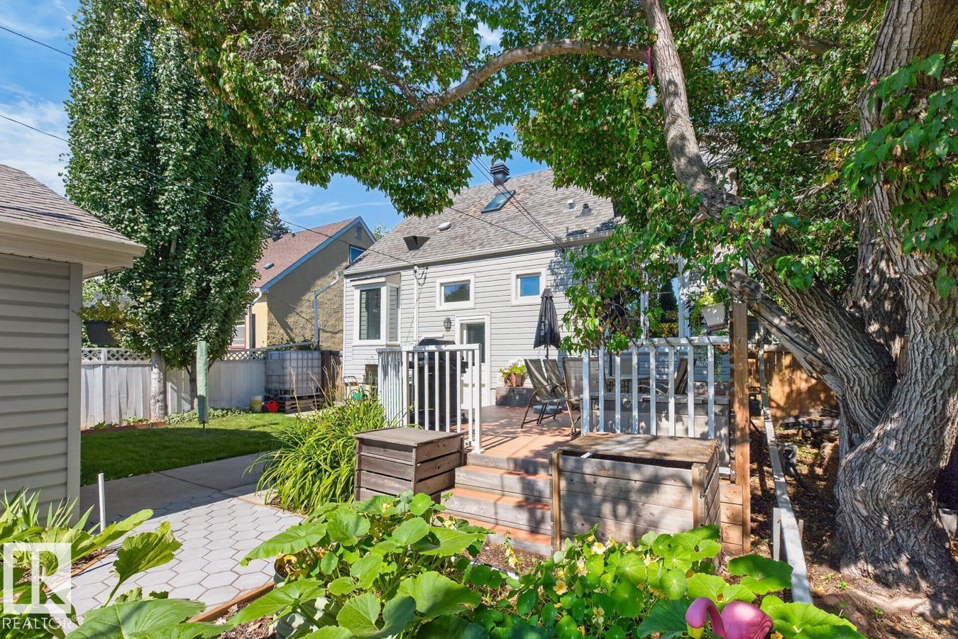 8523 84 AV NW - 45