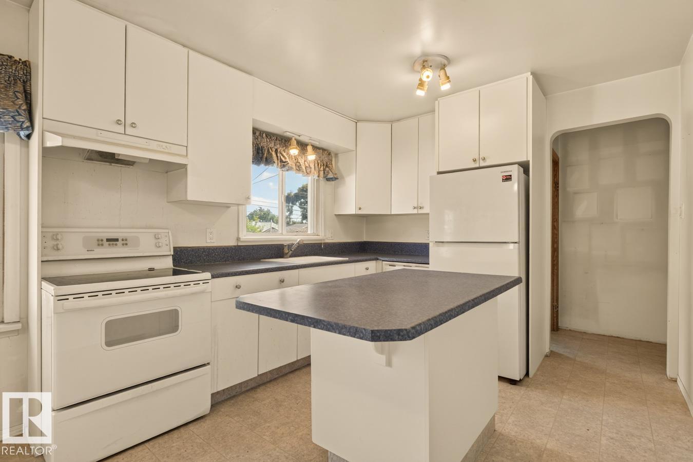 12309 128 ST NW - 10