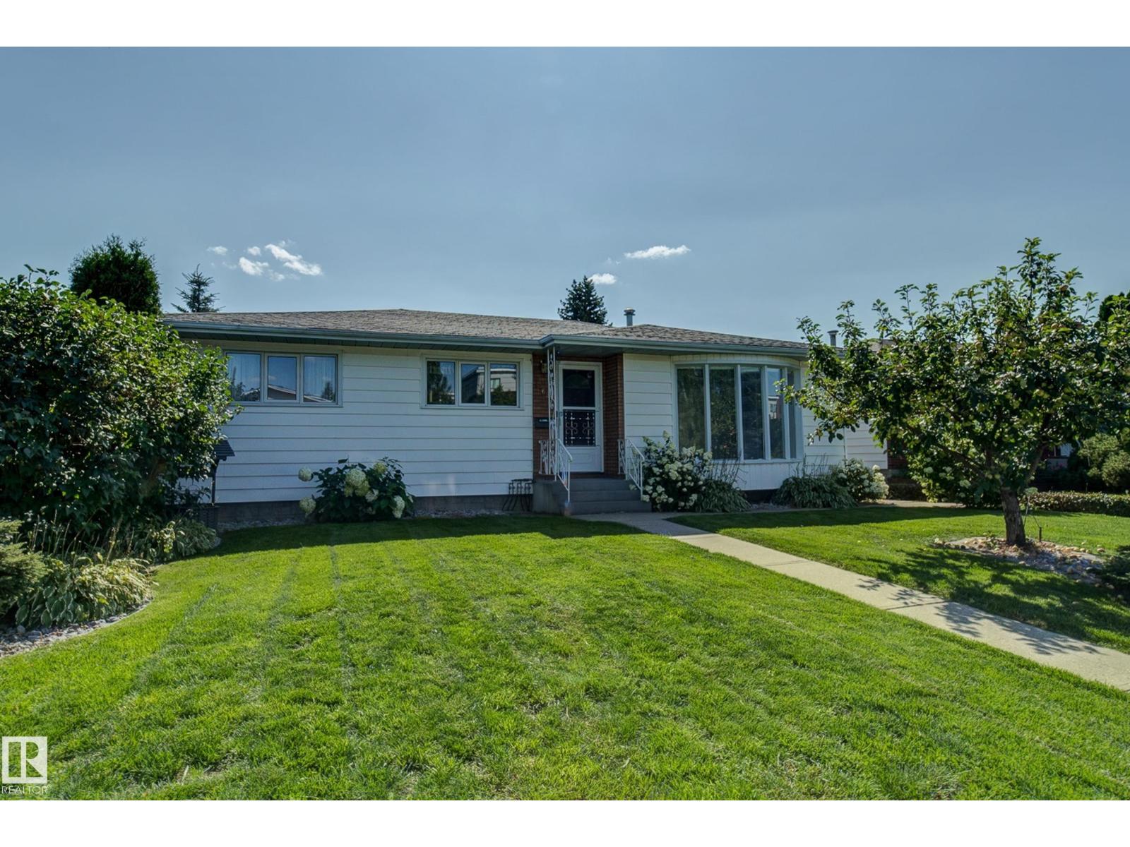 11623 49 AV NW - 1