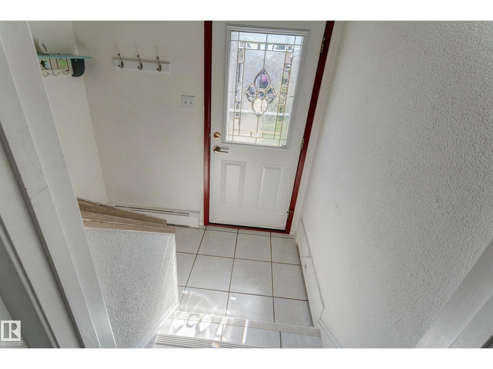 11623 49 AV NW - 23