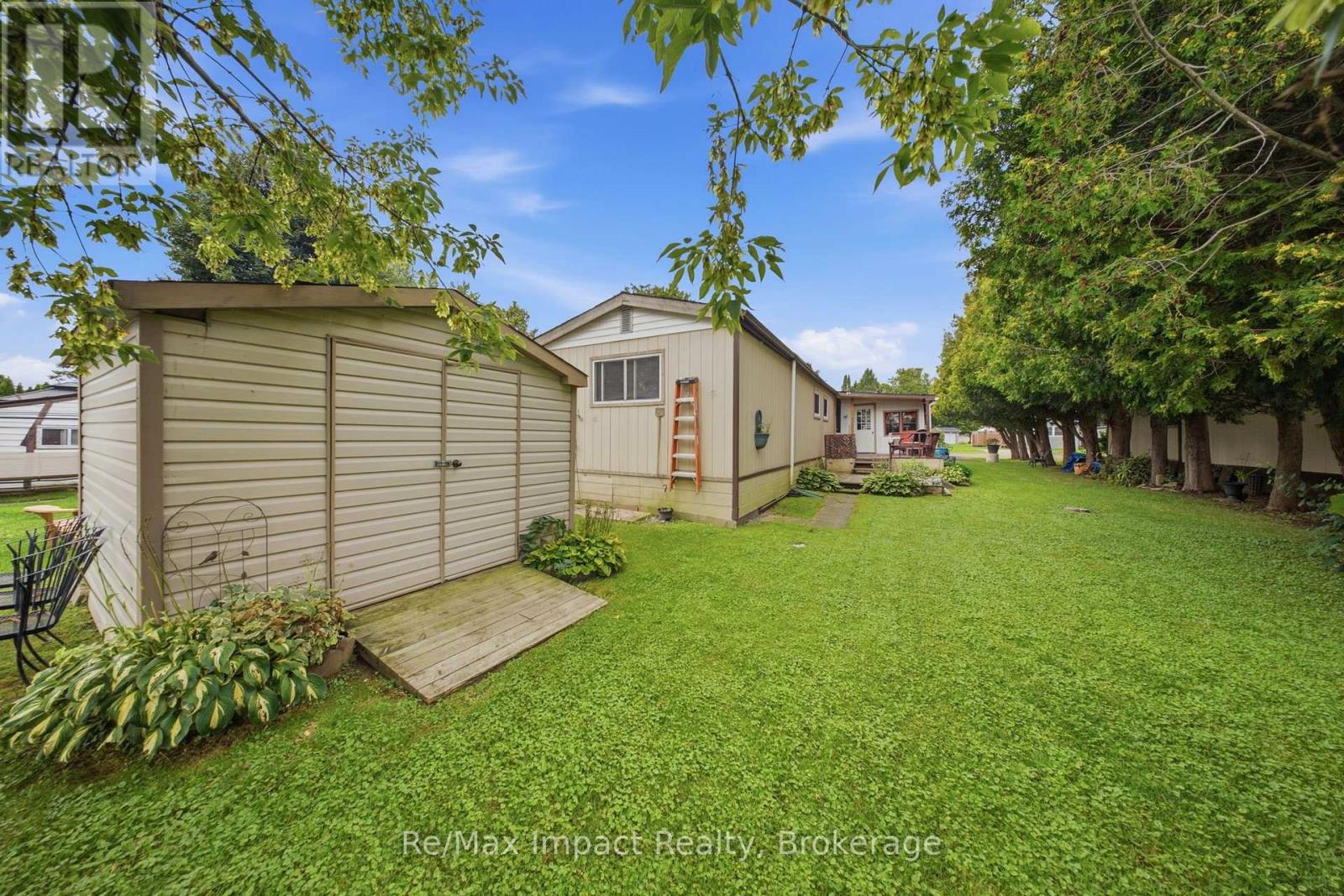 39 HILLVIEW DRIVE - 3