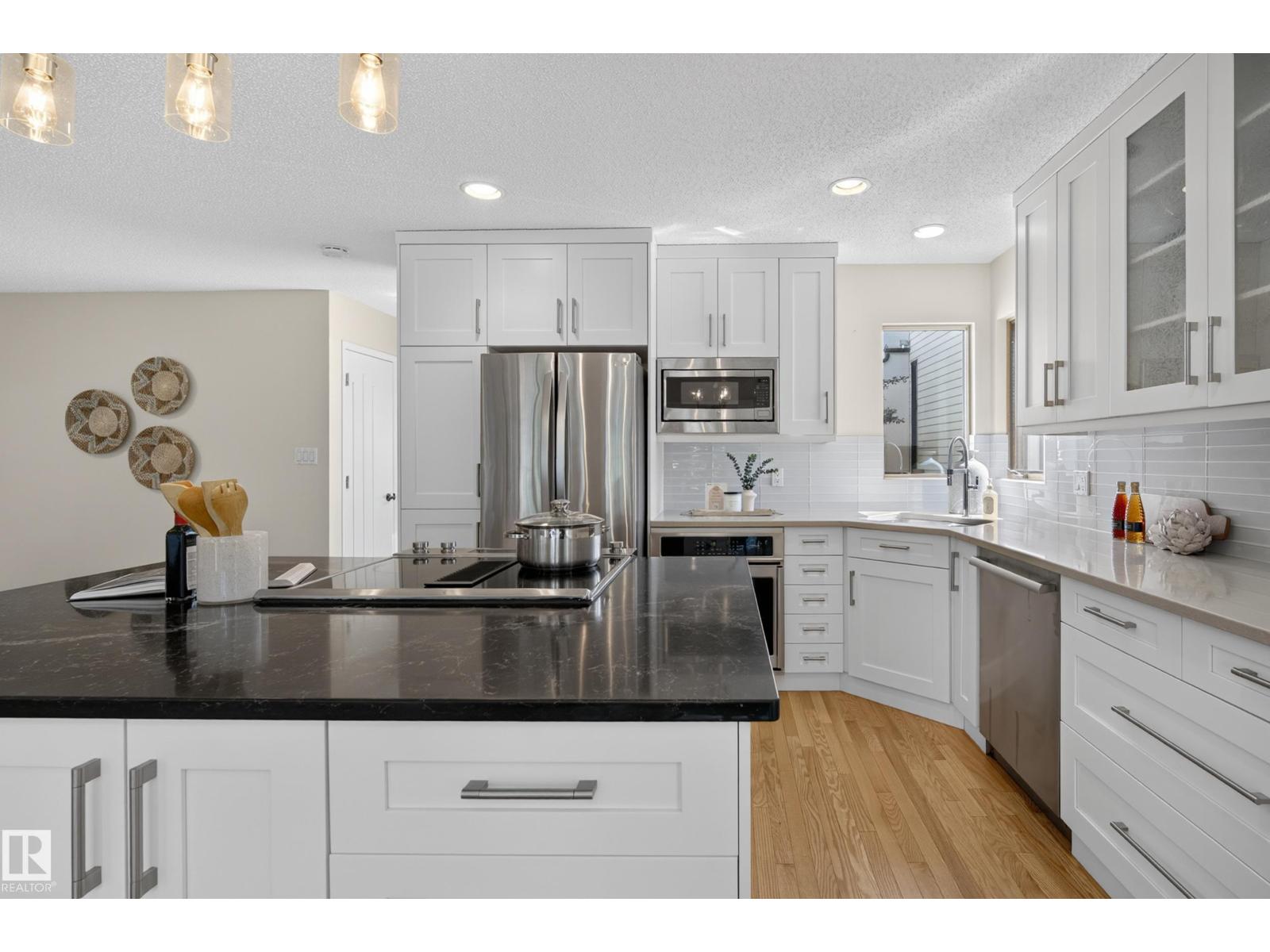 9324 93 ST NW - 13