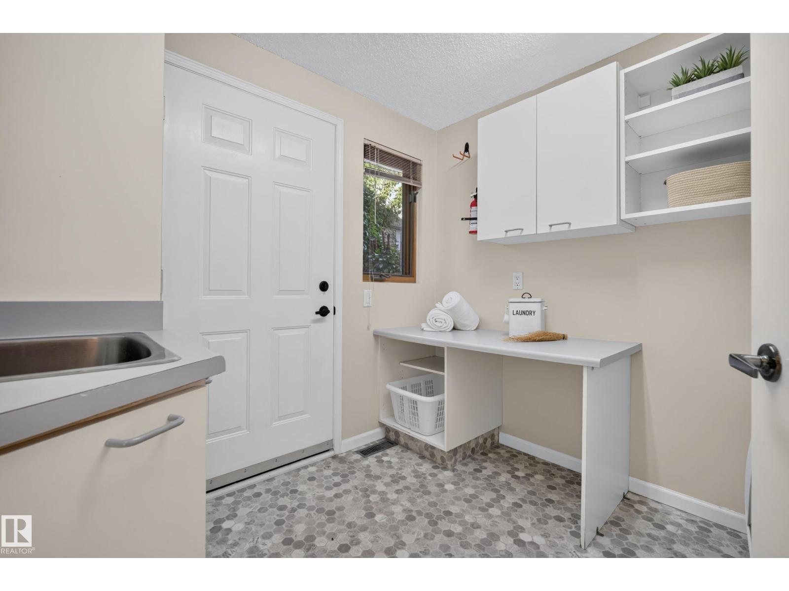 9324 93 ST NW - 20