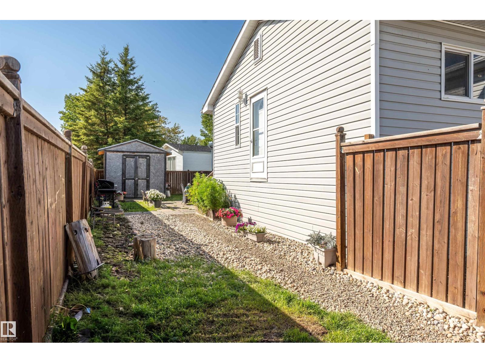#89 5508 55 ST - 24