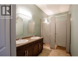 1455 Ellis Street, Kelowna, BC V1Y2A3 Photo 11