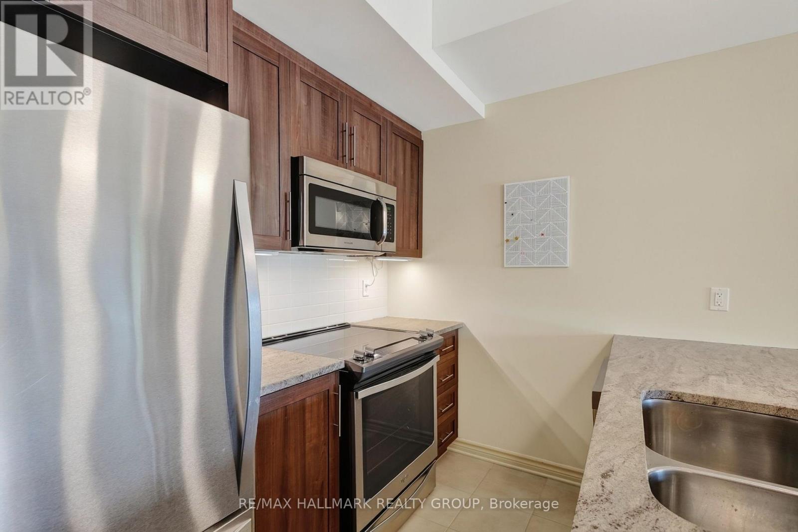 #206 120 PRESTIGE CIRCLE - Image 6