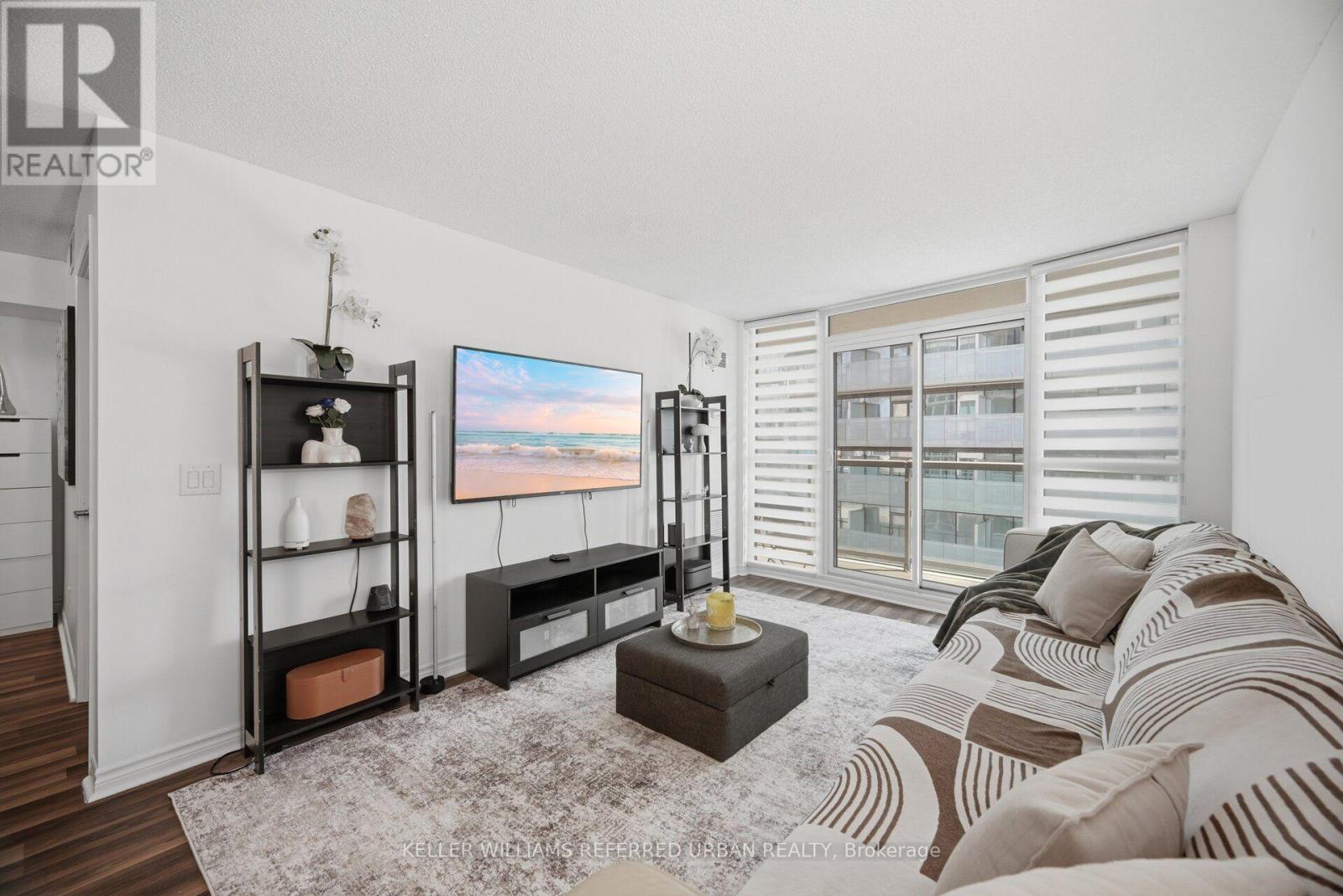 #3708 19 GRAND TRUNK CRESCENT - Image 10