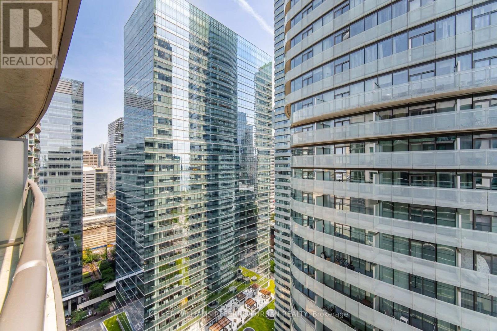 #3708 19 GRAND TRUNK CRESCENT - Image 20