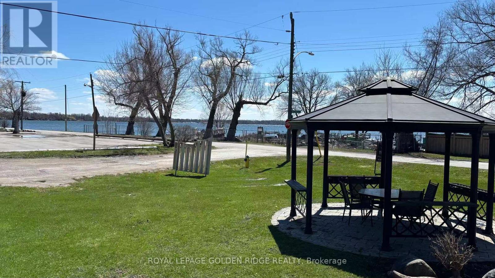 19 LAKE DRIVE N - 1