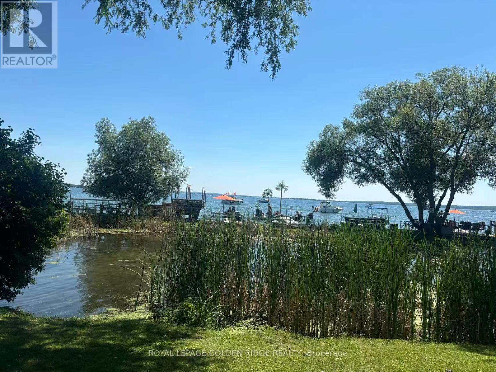 19 LAKE DRIVE N - 15