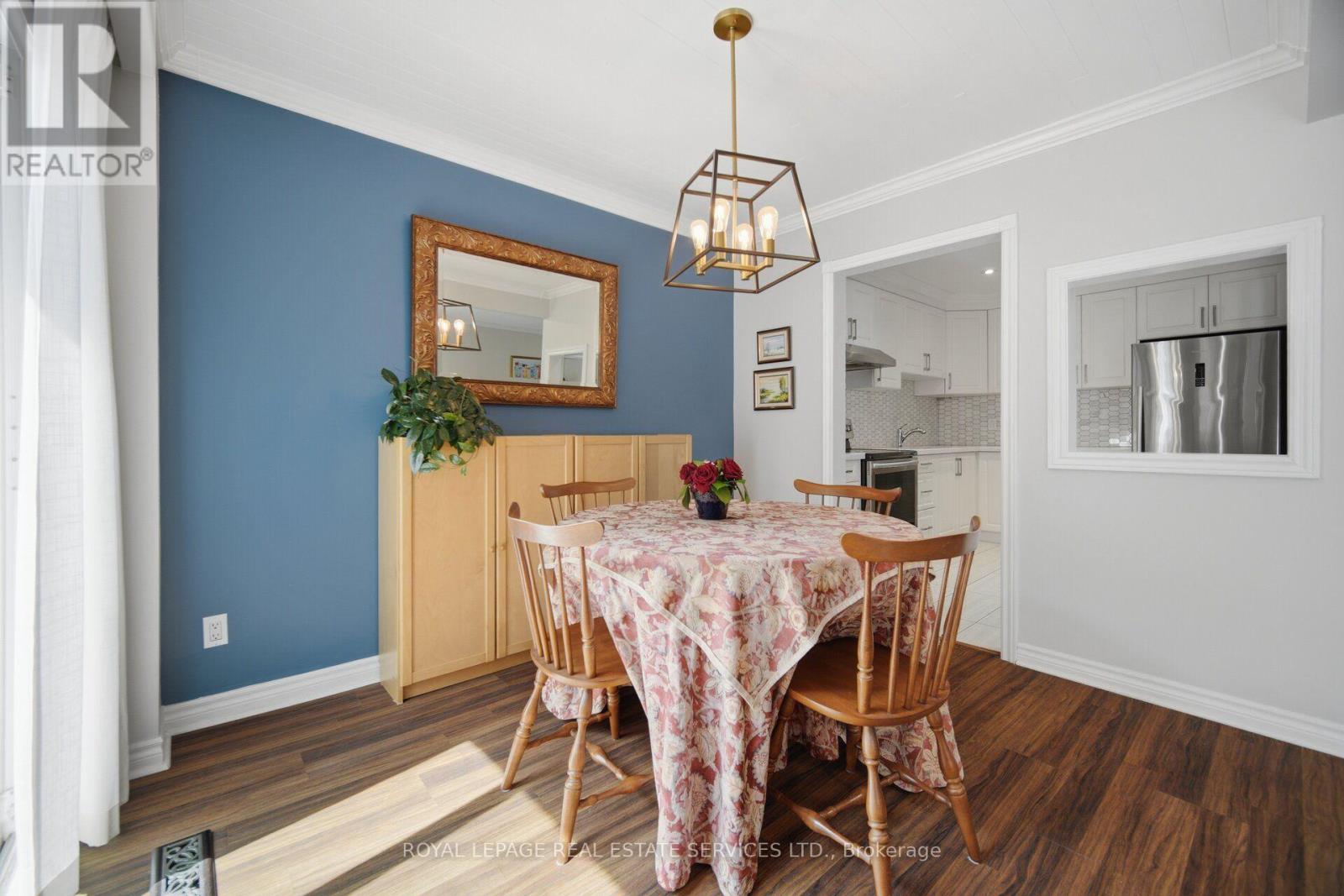 #28 750 BURNHAMTHORPE ROAD E - 11