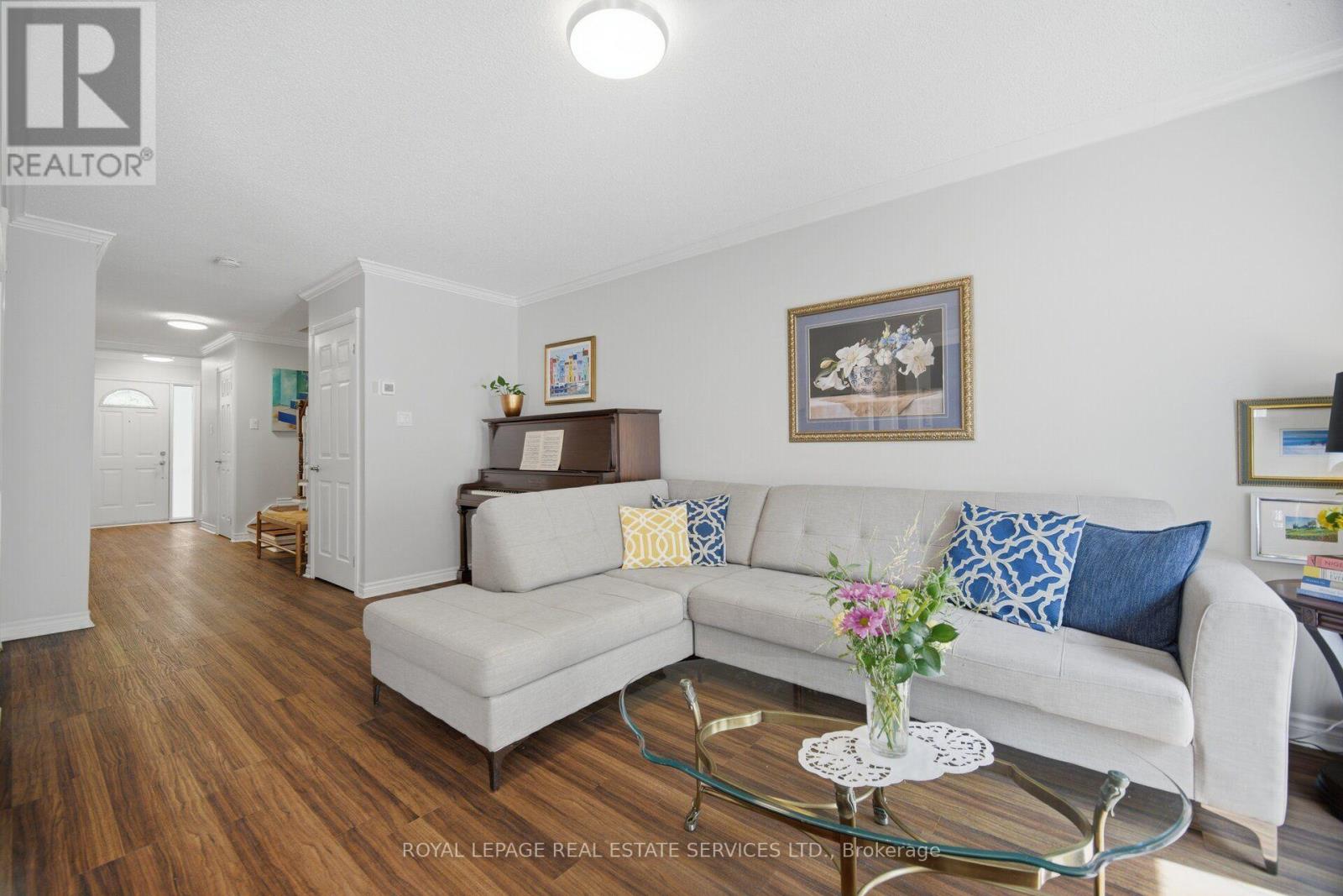#28 750 BURNHAMTHORPE ROAD E - 16