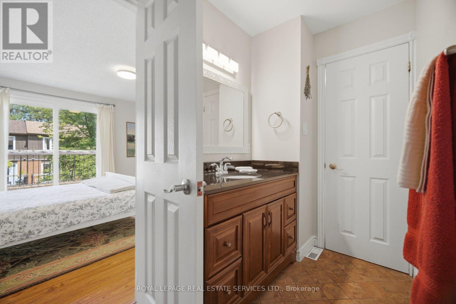 #28 750 BURNHAMTHORPE ROAD E - 23