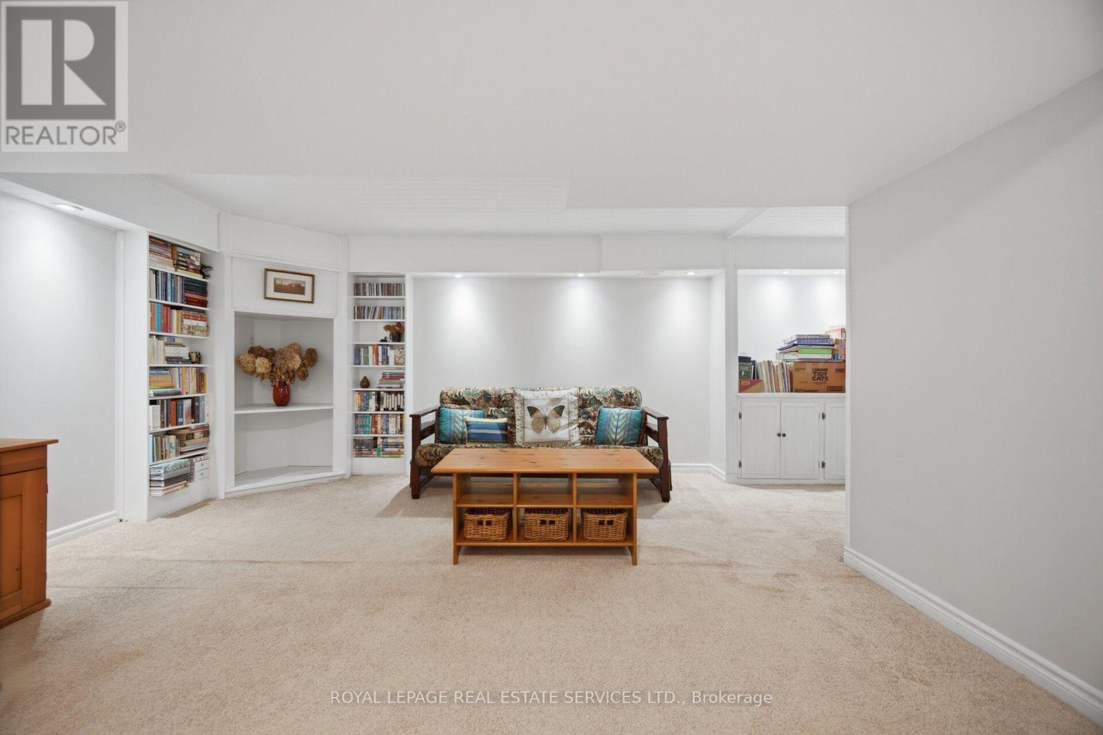 #28 750 BURNHAMTHORPE ROAD E - 35