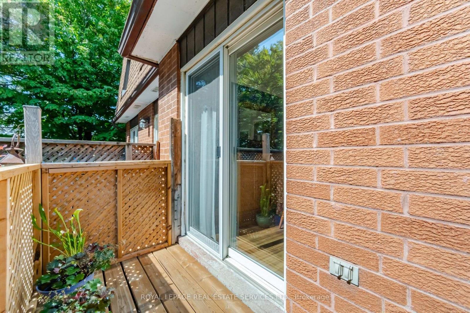 #28 750 BURNHAMTHORPE ROAD E - 36