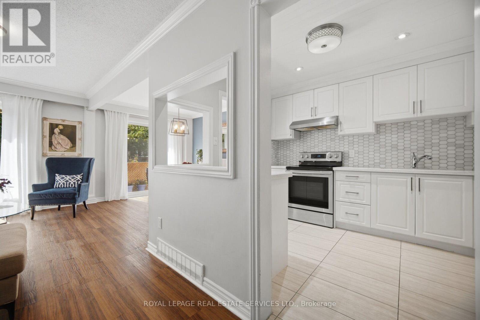 #28 750 BURNHAMTHORPE ROAD E - 6