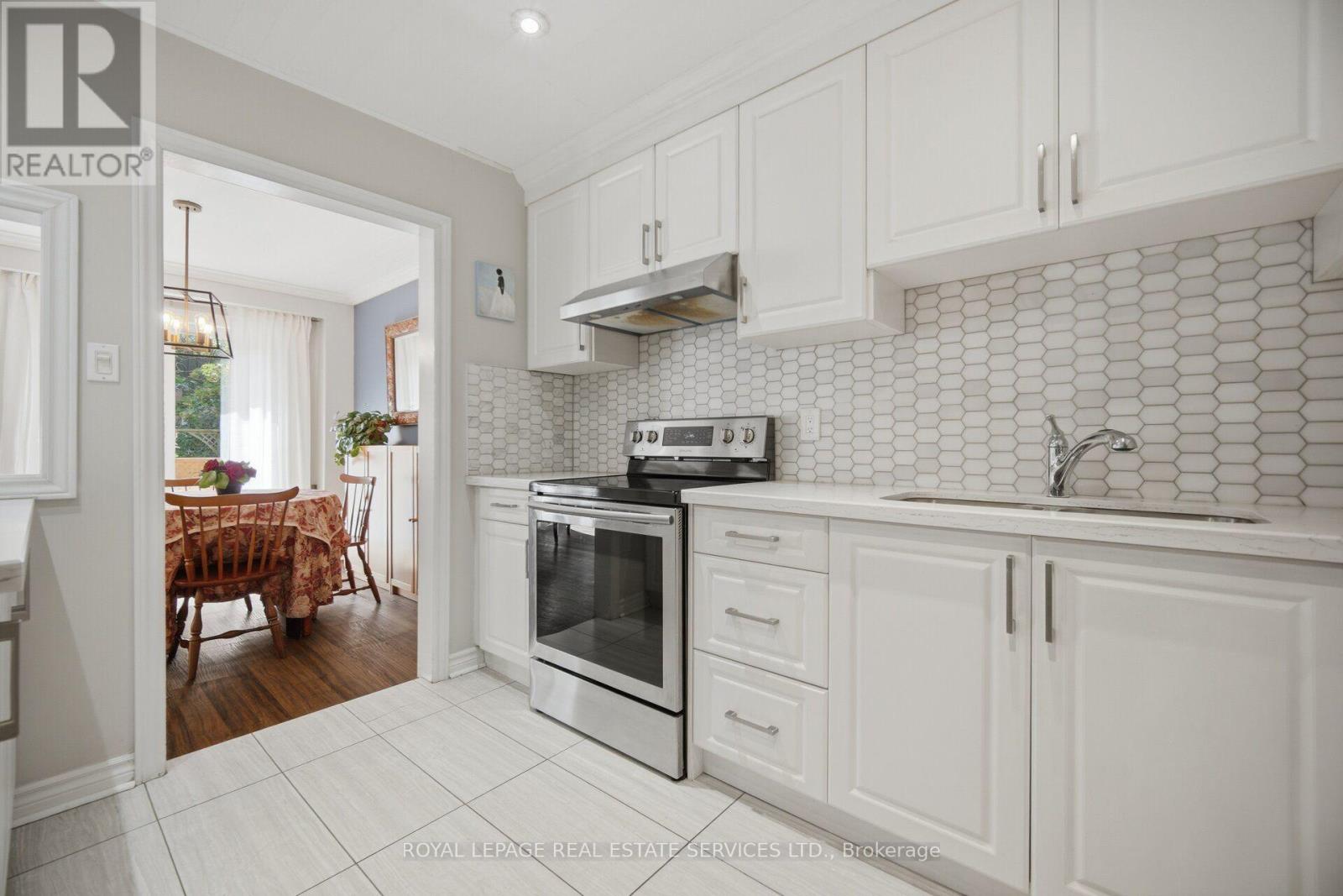 #28 750 BURNHAMTHORPE ROAD E - 7