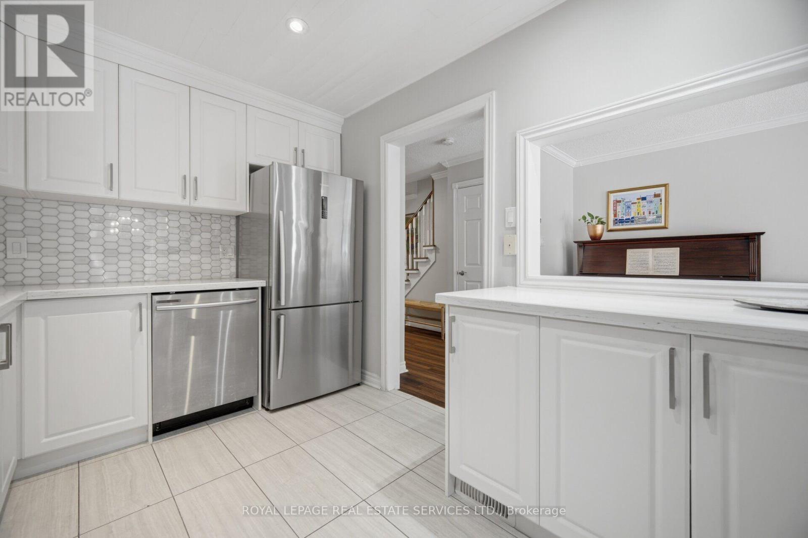 #28 750 BURNHAMTHORPE ROAD E - 8