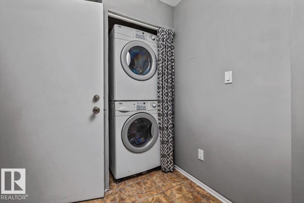 10990 135 ST NW - 8