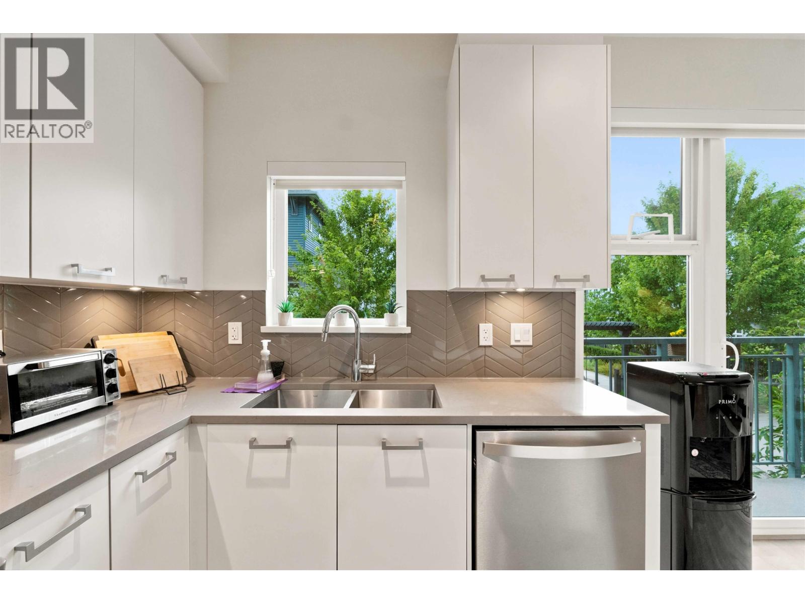 Photo of 38 24076 112 AVENUE 23