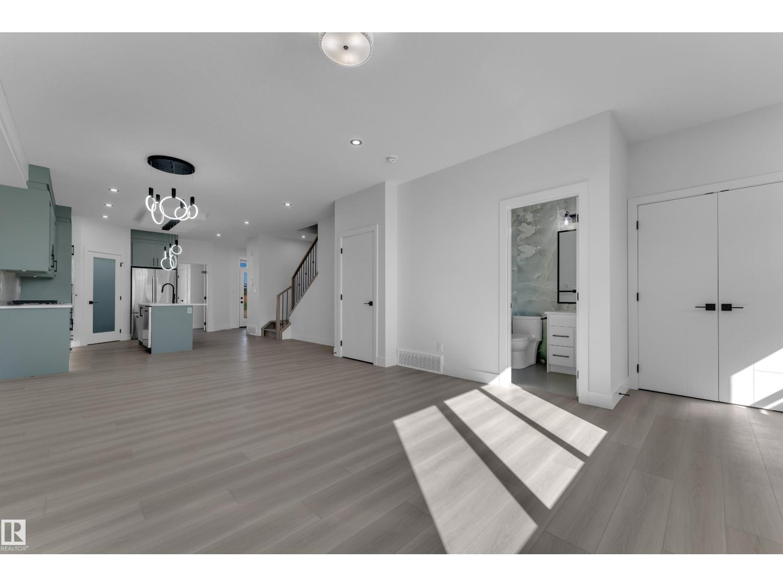 213 Falcon Crescent - 17